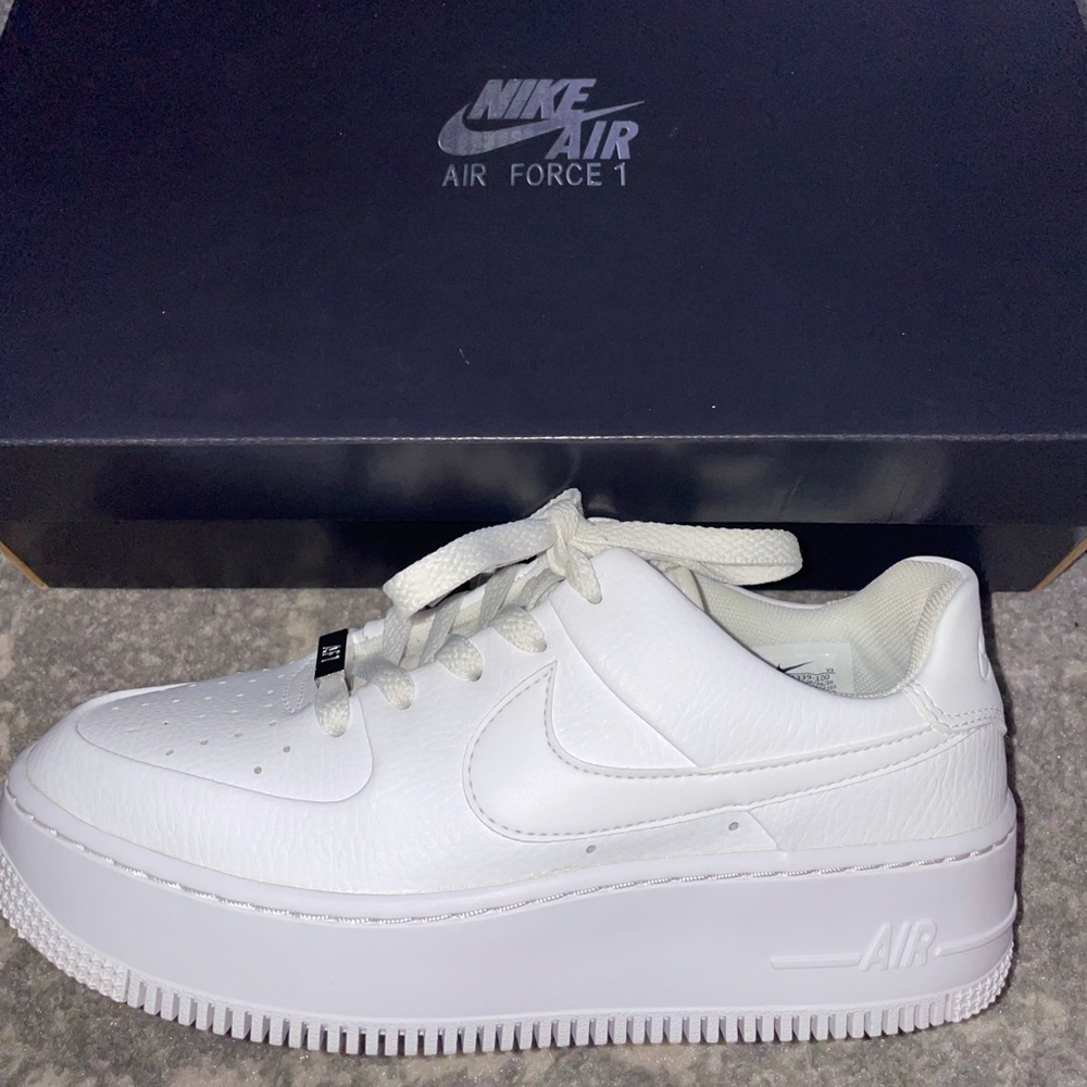 Air Force 1 women’s size 7